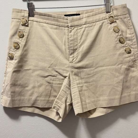 Banana Republic khaki shorts w/ buttons & pockets - Picture 5 of 5